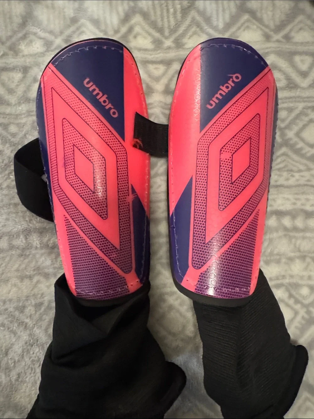 Umbro Pink and Black girls/boys Soccer Shin Guards with Ankle Sleeves
